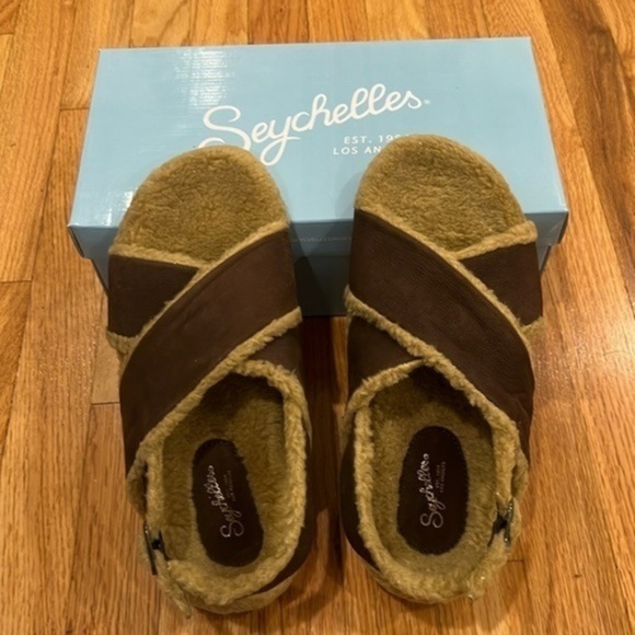 Slippers - Picture 1 of 8